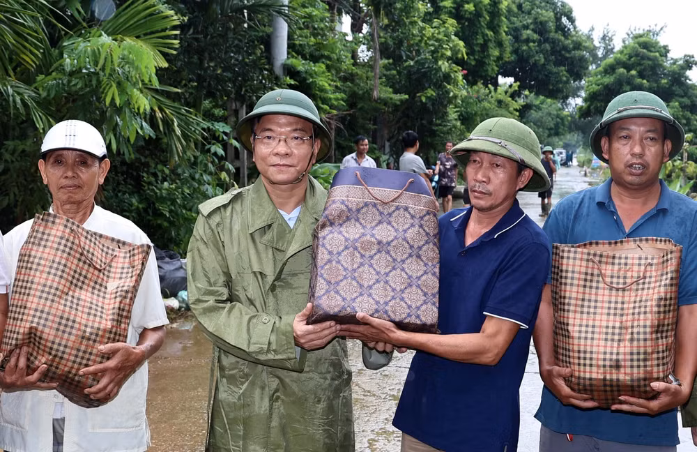 pho thu tuong le thanh long ha noi phai dam bao an toan tuyet doi cho nguoi dan vung lu hinh 4