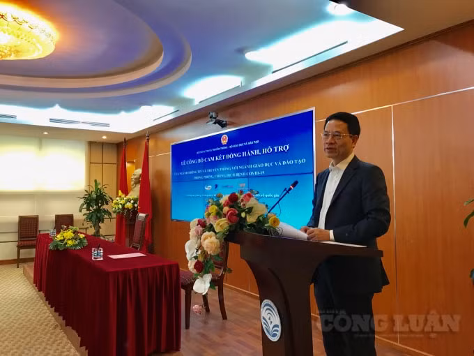 Bộ trưởng Bộ TT&TT Nguyễn Mạnh Hùng phát biểu tại buổi lễ