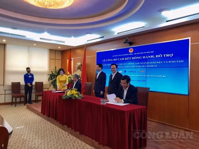 Quang cảnh lễ ký kết