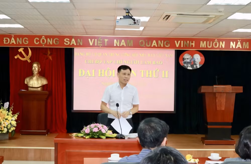 Đồng chí Nguyễn Thành Lợi, Ủy viên Ban Chấp hành Hội Nhà báo Việt Nam, Tổng Biên tập Tạp chí Người Làm Báo chủ trì Đại hội. Ảnh: Hoàng Huy