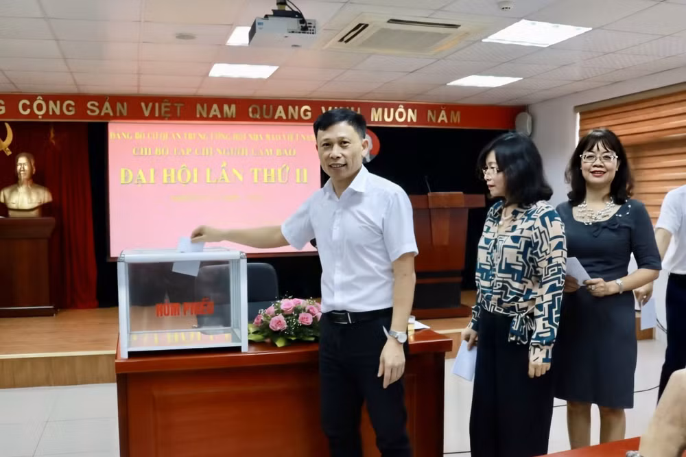 Đại hội tiến hành bỏ phiếu, thực hiện đúng điều lệ. Ảnh: Hoàng Huy