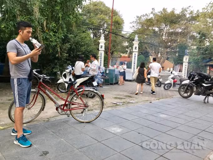 Quán ăn vặt phục vụ nhu cầu tại chỗ