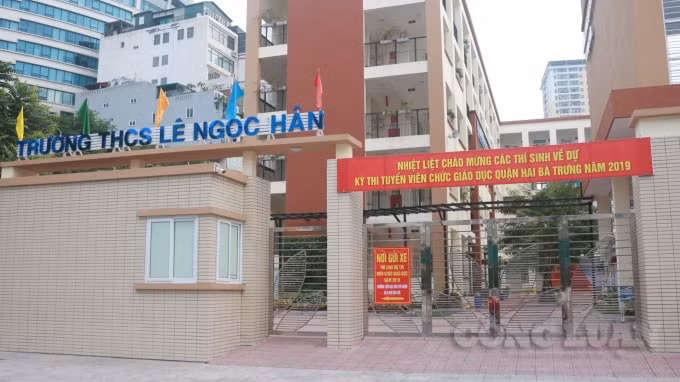Điểm thi viên chức giáo dục tại trường trung học cơ sở Lê Ngọc Hân (94 Lò Đúc, Hà Nội) ngày 17/11. Ảnh: An Khang