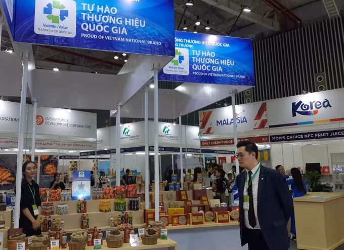 Gian hàng trưng bày các sản phẩm của Tập đoàn Tân Hiệp Phát.