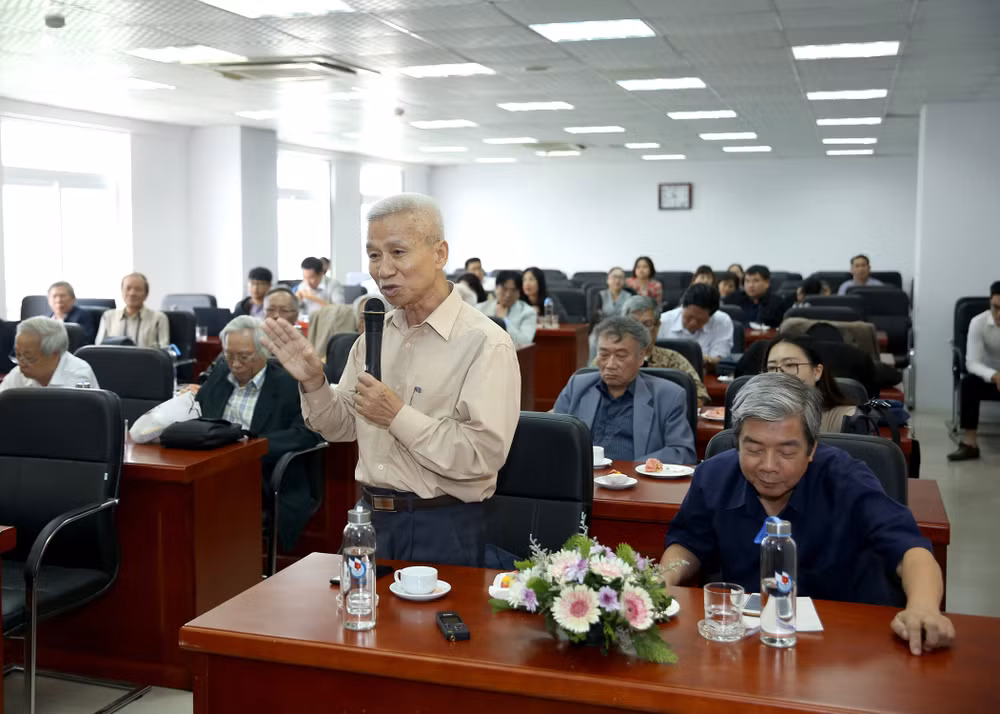 Đồng chí Lê Quốc Trung- nguyên Phó Chủ tịch Thường trực Hội Nhà báo Việt Nam, Nguyên Tổng Giám đốc Thông tấn xã Việt Nam đề xuất ý kiến. Ảnh: Sơn Hải