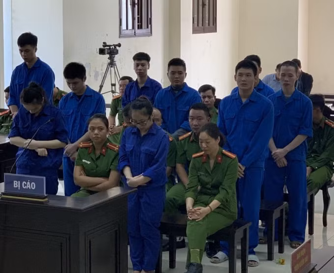 Tám bị cáo kêu oan tại phiên xử sơ thẩm, một bị cáo xin giảm án