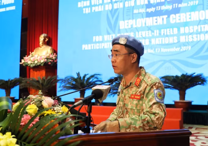 Thay mặt cán bộ, nhân viên BVDC2.2, Trung tá Võ Văn Hiển phát biểu tại buổi lễ. Ảnh: BQP.
