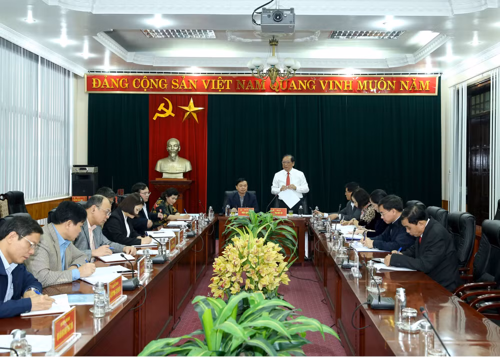 Đồng chí Mai Đức Lộc, Phó Chủ tịch Hội Nhà báo Việt Nam phát biểu kết luận tại buổi làm việc. Ảnh: Sơn Hải