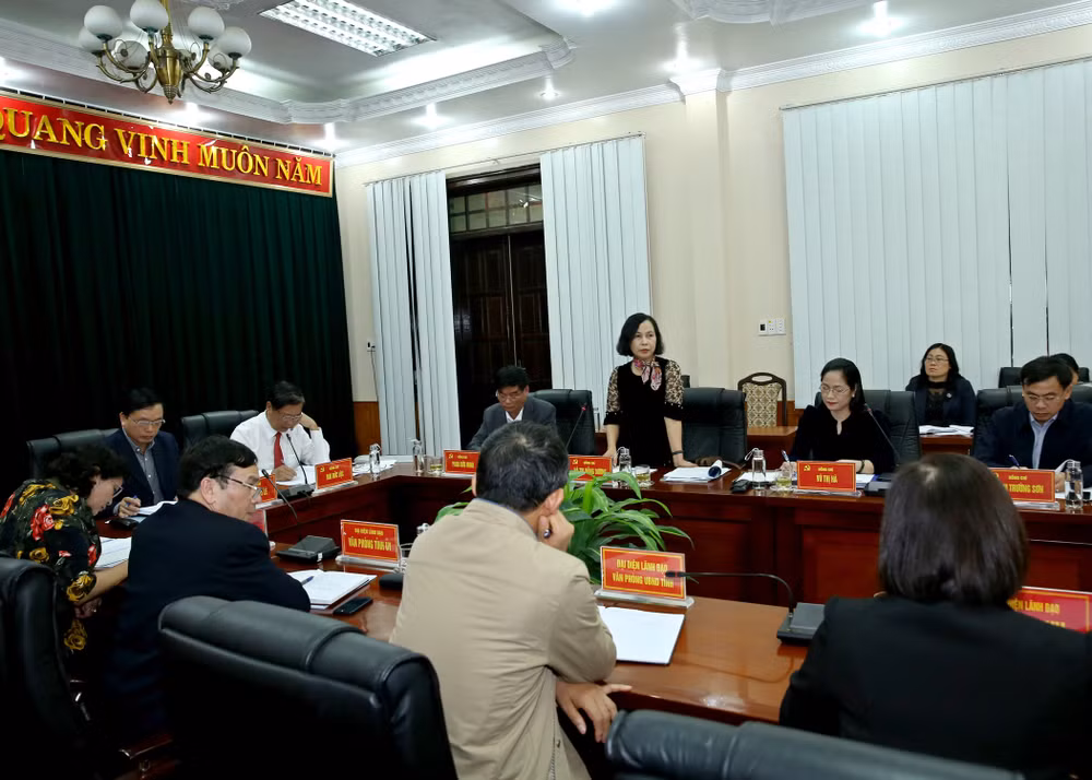 Đồng chí Hà Thị Hồng Dương, Ủy viên Ban Chấp hành, Trưởng Ban Công tác Hội - Hội Nhà báo Việt Nam phát biểu tại buổi làm việc. Ảnh: Sơn Hải