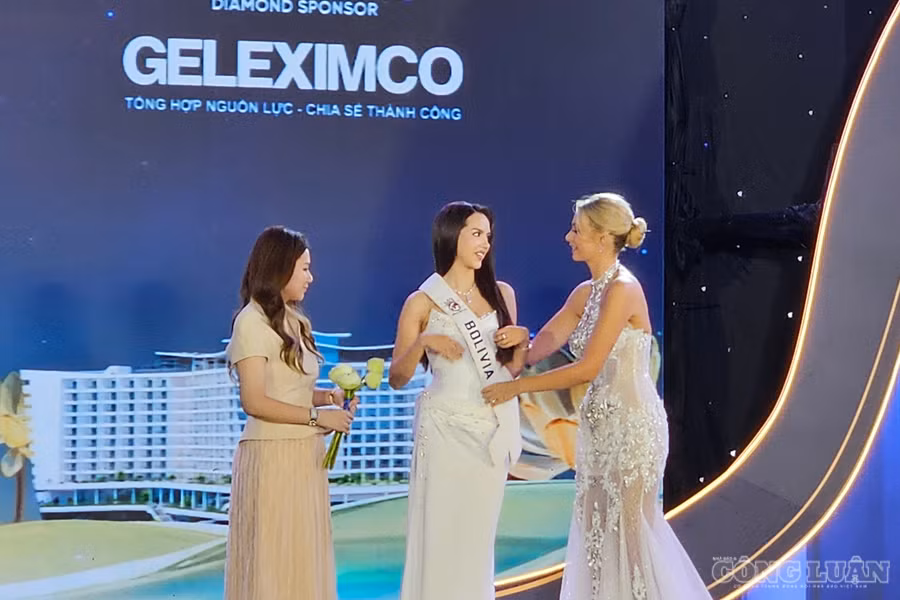 Dàn người đẹp quốc tế rạng rỡ trong lễ trao sash tại Đồi Rồng - Hải Phòng