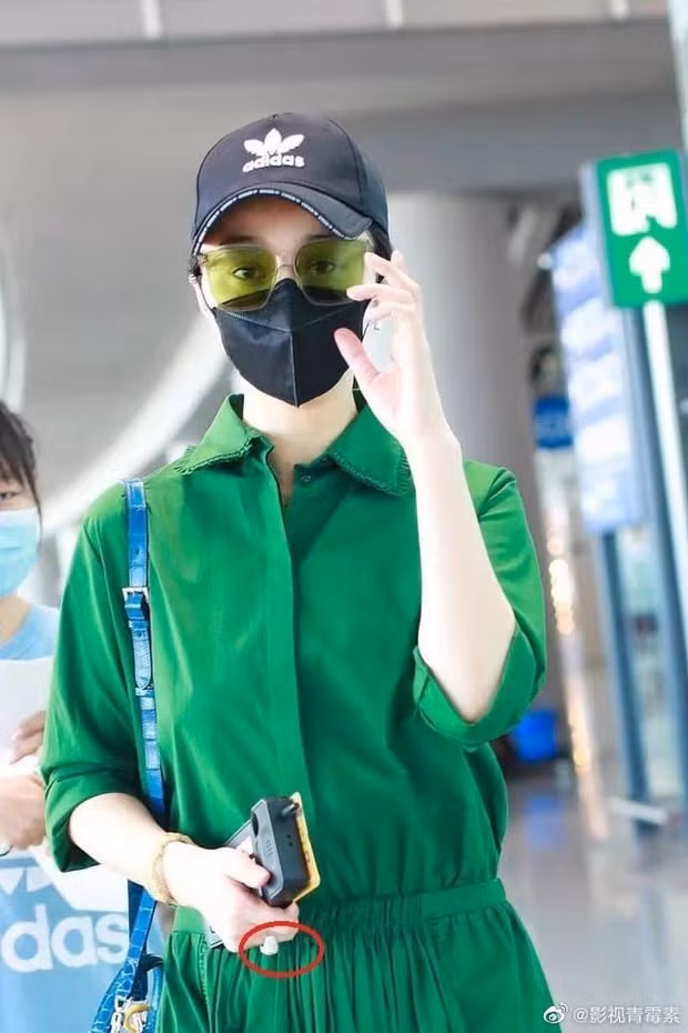 Chiếc nhẫn kim cương kích cỡ siêu khủng trên ngón tay áp út của Phạm Băng Băng.