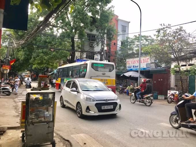 Tuyến đường 70 chạy qua địa bàn các phường Tây Mỗ, Đại Mỗ (quận Nam Từ Liêm) là một trong những điểm đen về mất an toàn giao thông