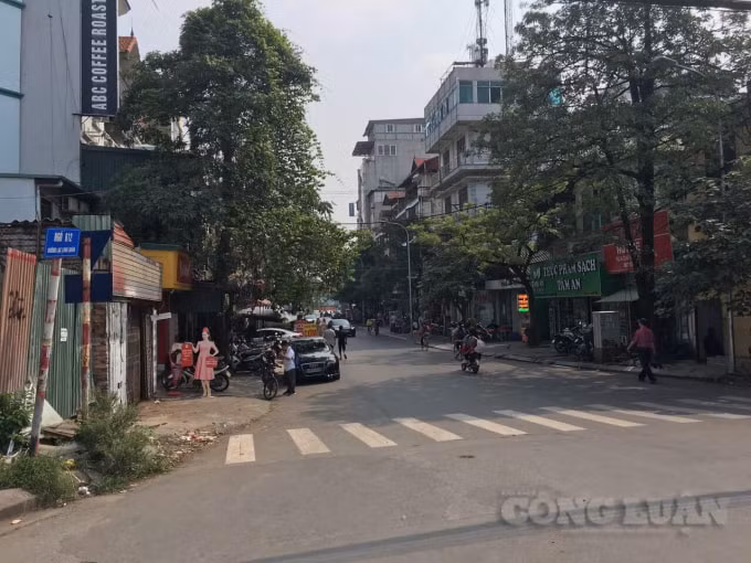 UBND quận Tây Hồ không thực hiện Quyết định 4177/QĐ-UBND của UBND TP. Hà Nội mà thay vào đó là Quyết định 2162/QĐ-UBND tự ý điều chỉnh mặt đường cấp nội bộ tại ngõ 612 Lạc Long Quân từ 13-17,5m lên 22,5m.