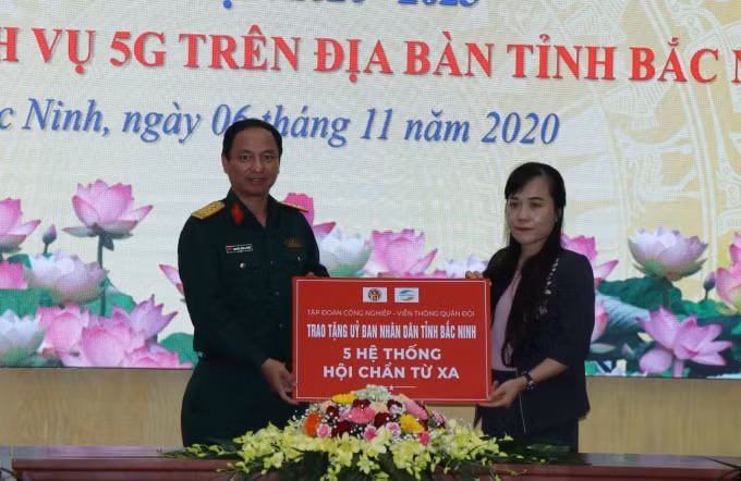 Tập đoàn Viettel tặng hệ thống thiết bị y tế cho Bắc Ninh