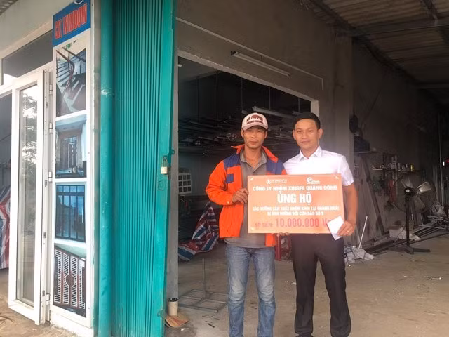Công ty cổ phần phụ kiện Express đã thay mặt Nhà máy nhôm Xingfa Quảng Đông & nhà phân phối Aseanwindow gửi tặng quà đến các xưởng thiệt hại nghiêm trọng tại Quảng Ngãi.