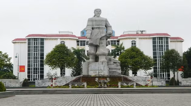Tượng đài Lê Lợi