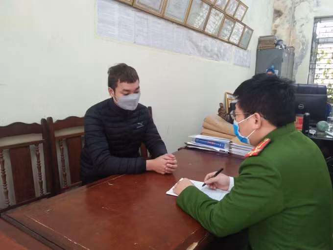 khoi to nhom doi tuong phun son dap pha may moc cua nha thau hinh 1