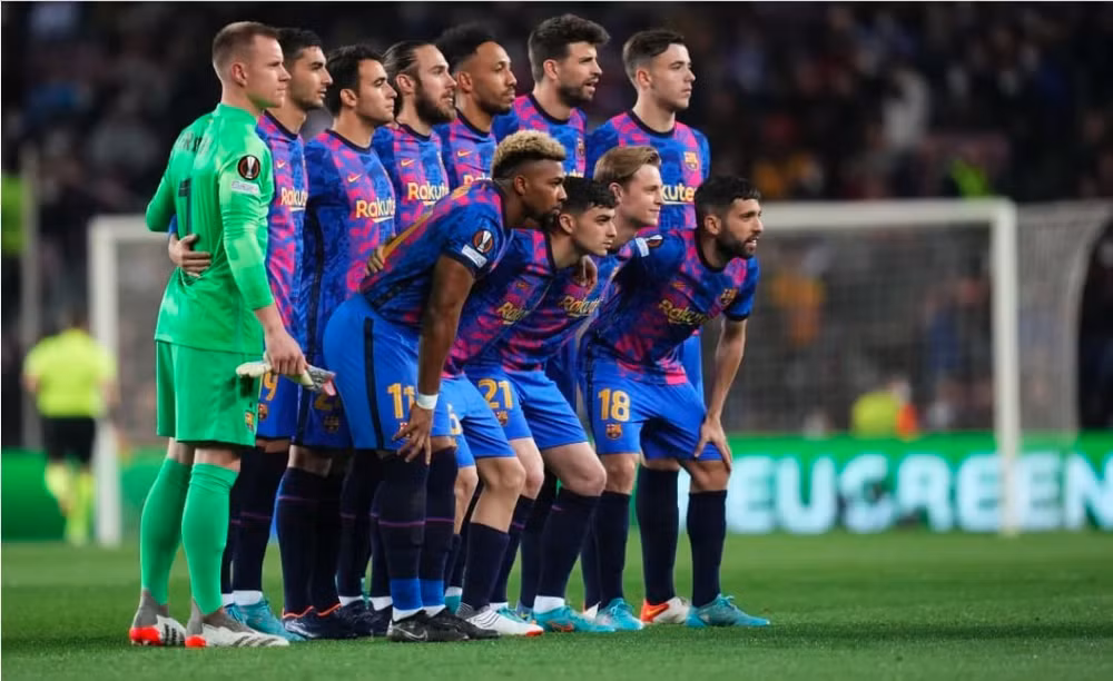 adama traore kiem phat den barca van hoa dang tiec truoc napoli hinh 2