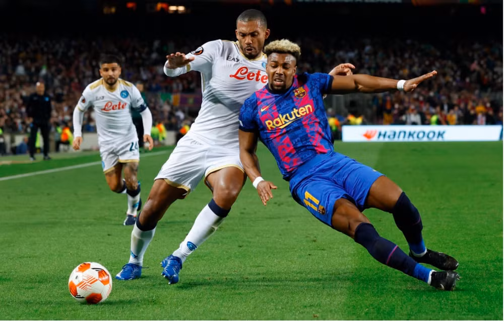 adama traore kiem phat den barca van hoa dang tiec truoc napoli hinh 3
