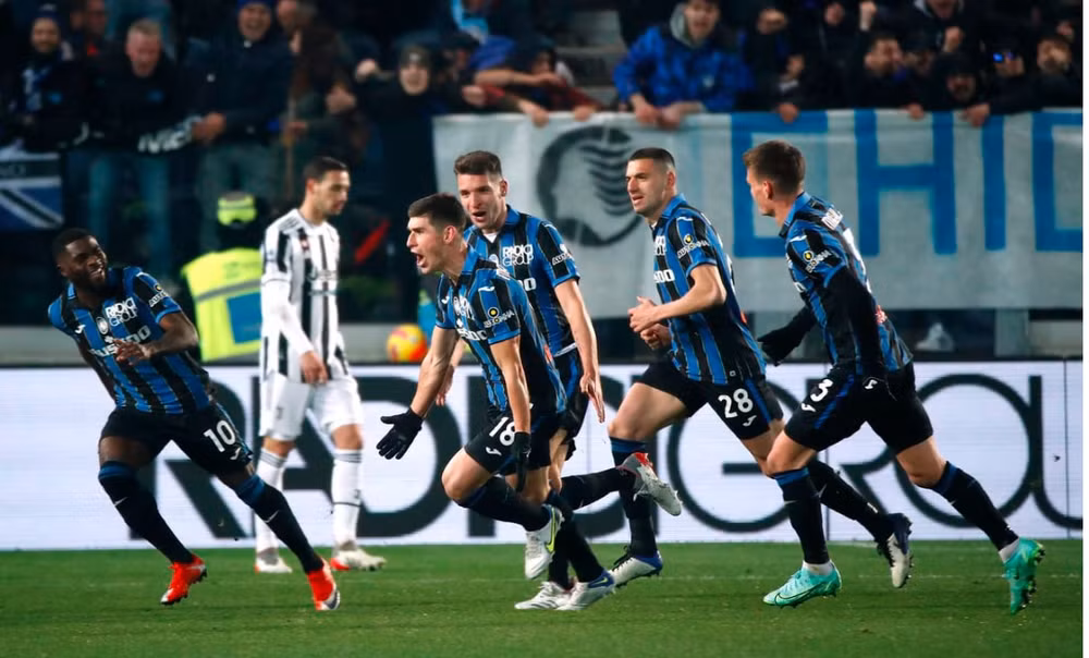 danilo toa sang phut bu gio juventus hoa chat vat 1 1 truoc atalanta hinh 5