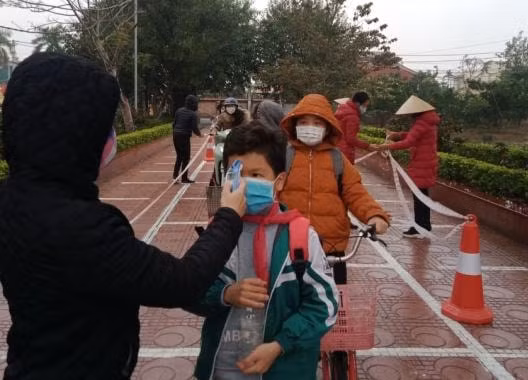 hoc sinh tieu hoc ngoai thanh ha noi han hoan di hoc tro lai hinh 3