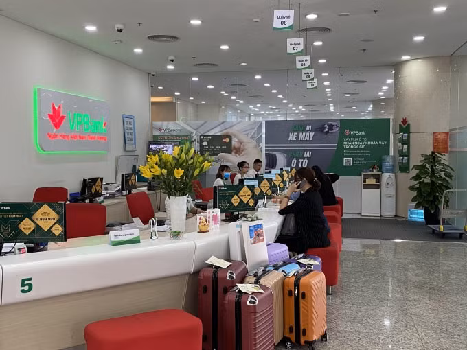 Các ngân hàng sẽ là đơn vị tiên phong thực hiện các chỉ thị về kích cầu cho doanh nghiệp. Ảnh: Dương Lâm