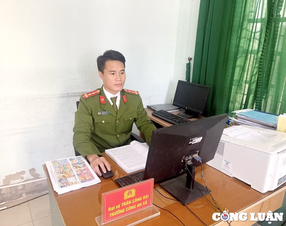 dai uy tran cong dai nguoi chi huy cong an xa tre ban linh tan tuy voi nhan dan hinh 1