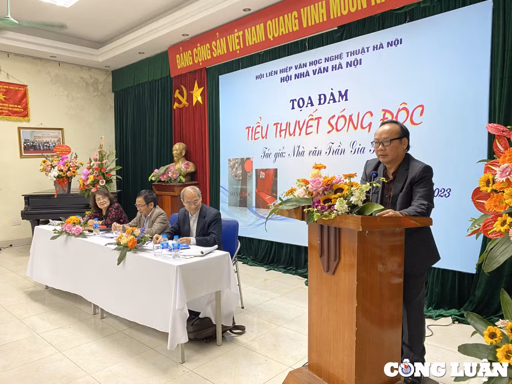 toa dam ve tieu thuyet song doc cua nha van tran gia thai hinh 3