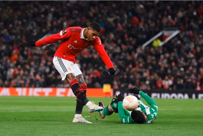 mu thang vui dap real betis sau tham hoa tai anfield hinh 2