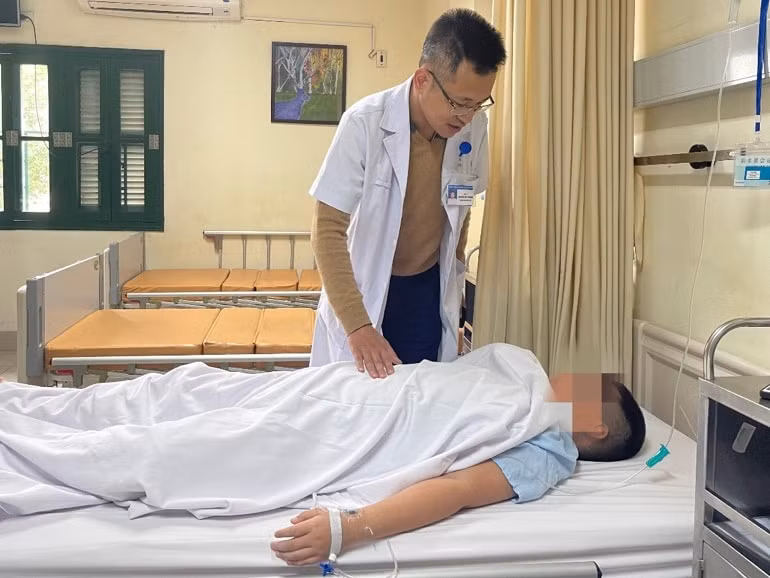 dieu tri sai mot thieu nien bi cat tinh hoan dau don hinh 1