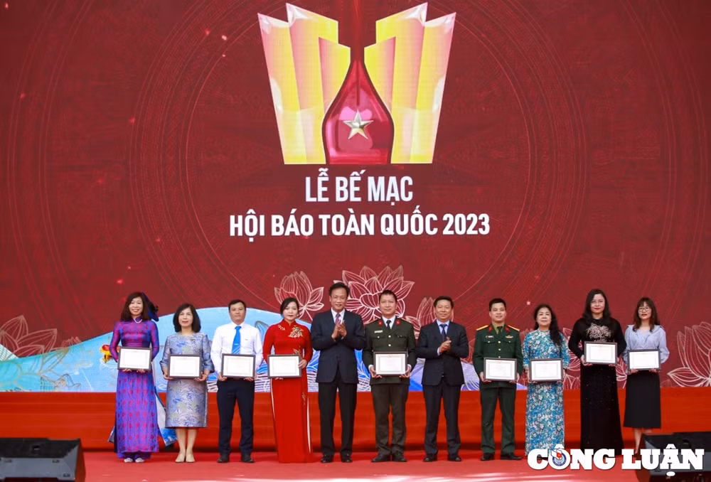 bao nha bao cong luan dat giai b giai giao dien dien tu an tuong tai hoi bao toan quoc 2023 hinh 9