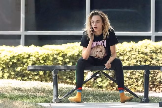 sieu mau cara delevingne xoa hinh xam sau khi cai nghien hinh 1