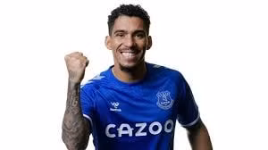 Tiền vệ Allan kêu gọi Everton hạ gục Liverpool. Ảnh: internet.