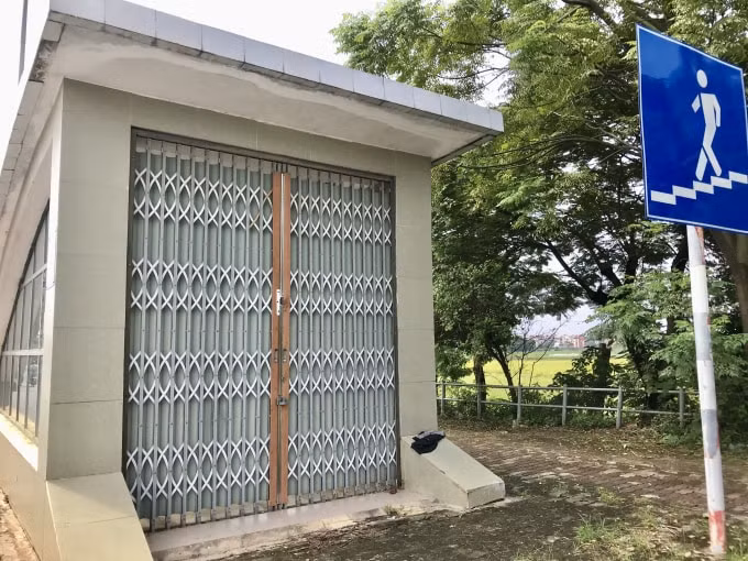 Nhiều hầm bộ hành dù được đầu tư tiền tỷ nhưng không phát huy hiệu quả như mong đợi thậm chí trong tình trạng 'đóng cửa cài then' do đặt sai vị trí.