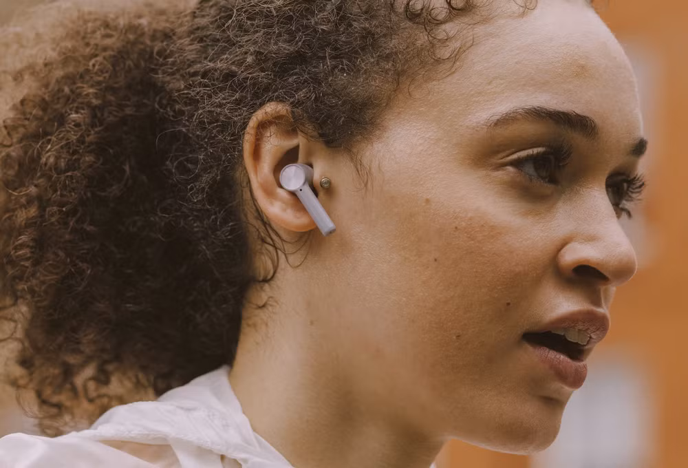 Tai nghe OnePlus Buds Z. Ảnh: Theverge