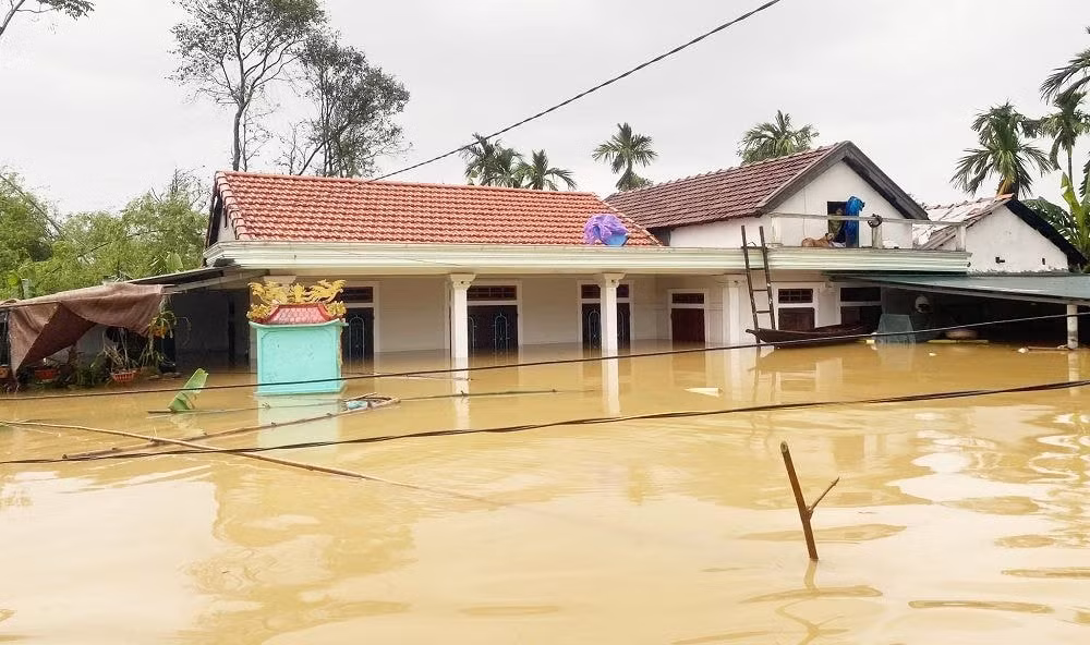 Hàng nghìn nhà dân chìm trong biển nước. Ảnh: baotainguyenmoitruong.