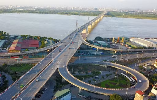 Cầu Vĩnh Tuy khởi công ngày 3/2/2005 và được khánh thành vào ngày 26/9/2010 (Ảnh: Kinhtedothi)