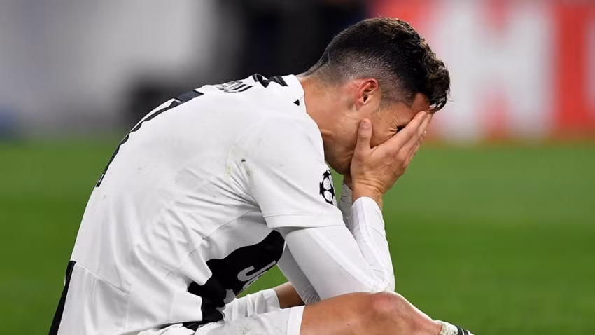Siêu sao 35 tuổi Ronaldo nguy cơ bỏ lỡ cơ hội gặp lại Lionel Messi khi Juventus tiếp đón Barcelona vào ngày 29/10 sắp tới. Ảnh: thethao247.