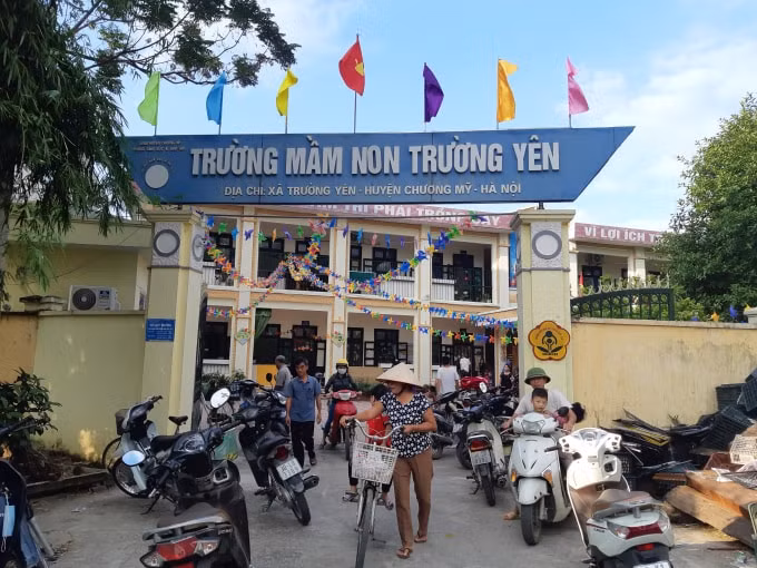 Trường mầm non Trường Yên - Nơi nhân viên của HTX dịch vụ nông nghiệp tổng hợp Trúc Sơn chở thực phẩm vào. Ảnh: P.V