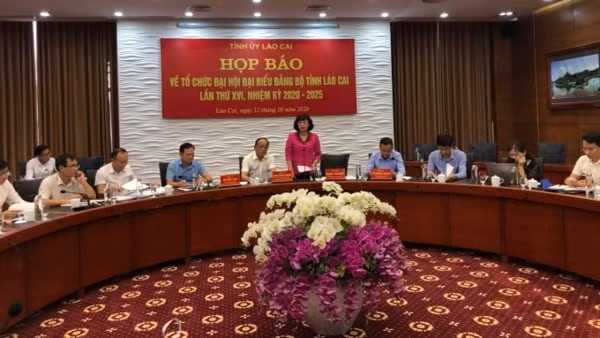 Quang cảnh họp báo thông tin về Đại hội Đại biểu Đảng bộ tỉnh Lào Cai