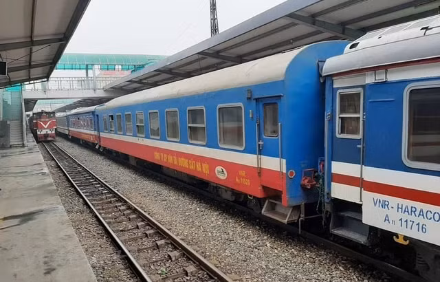 Tạm dừng các chuyến tàu từ Hà Nội vào Huế do ảnh hưởng của mưa lũ ở miền Trung. Ảnh: TL.