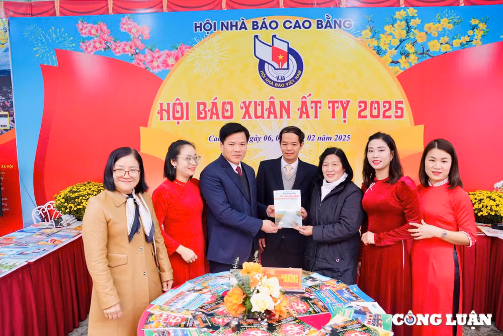 hoi bao xuan cao bang diem den cho nguoi yeu van hoa doc hinh 3