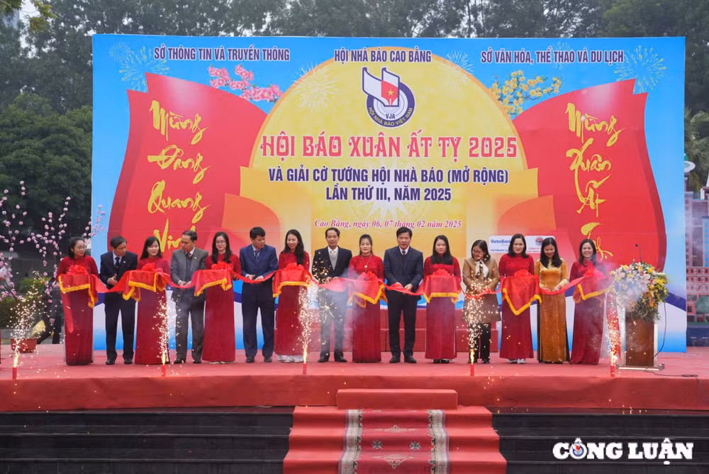 hoi bao xuan cao bang diem den cho nguoi yeu van hoa doc hinh 1