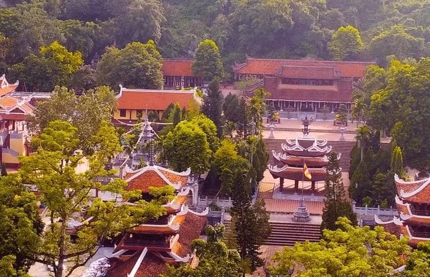 chua huong don hon 2 van luot khach trong 4 ngay tet san sang khai hoi vao mung 6 thang gieng hinh 2
