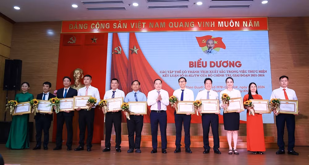 tu hao 95 mua xuan co dang quang vinh hinh 1