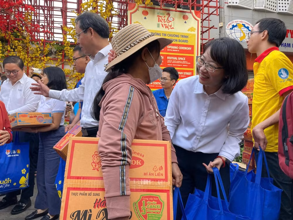 tp hcm gan 1300 ty dong cham lo cho hon 13 trieu nguoi dan dip tet hinh 1