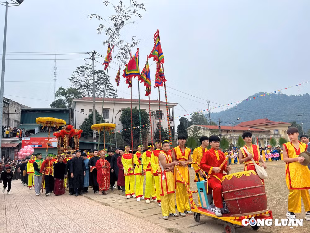 tung bung ngay hoi long tong ruoc loc dau nam tren dat tuyen quang hinh 7