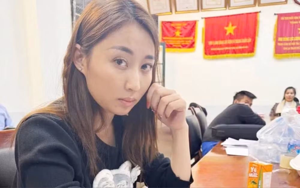 khoi to nu quai su dung hinh anh hao nhoang de lua dao hinh 1