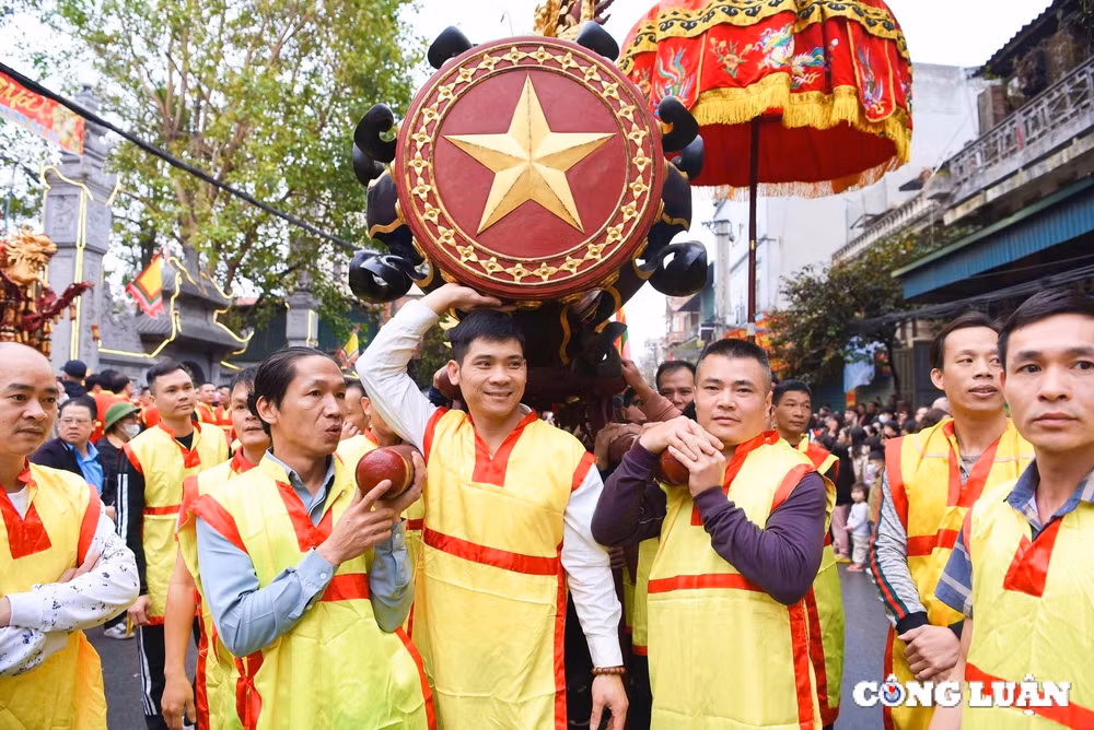 hang nghin nguoi dan ve ruoc phao tai lang dong ky hinh 7