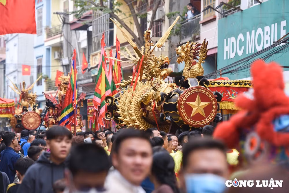 hang nghin nguoi dan ve ruoc phao tai lang dong ky hinh 10